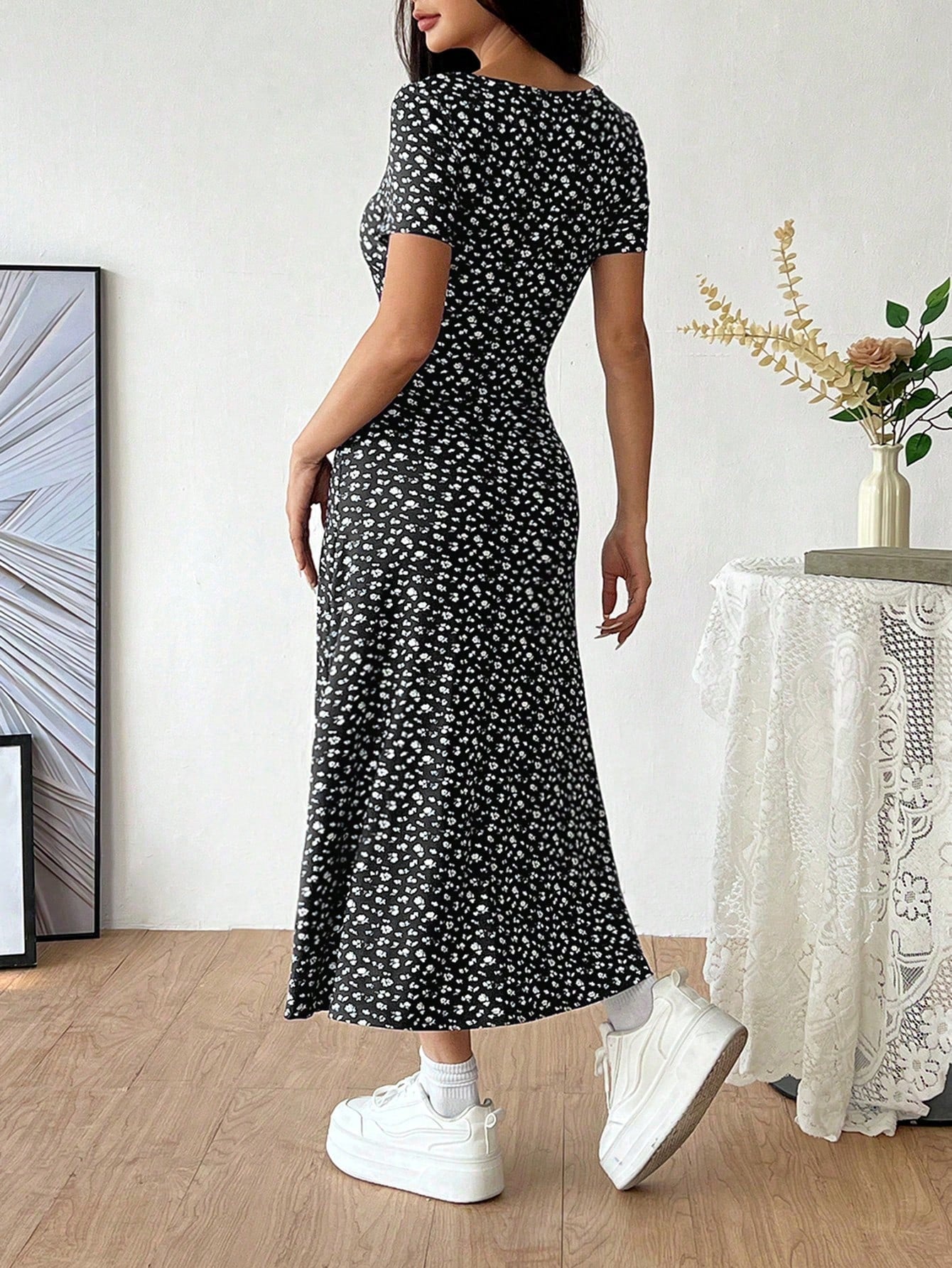 Women's Ditsy Floral Short Sleeve Square Neck Dress shein