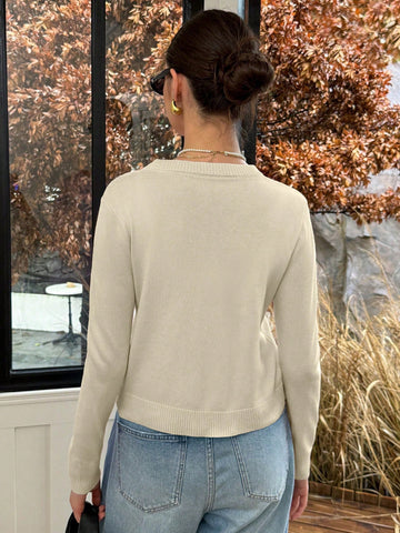 Round Neck Long Sleeved Knitted Sweater