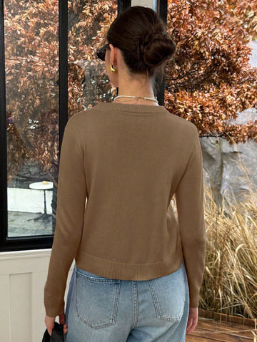 Round Neck Long Sleeved Knitted Sweater