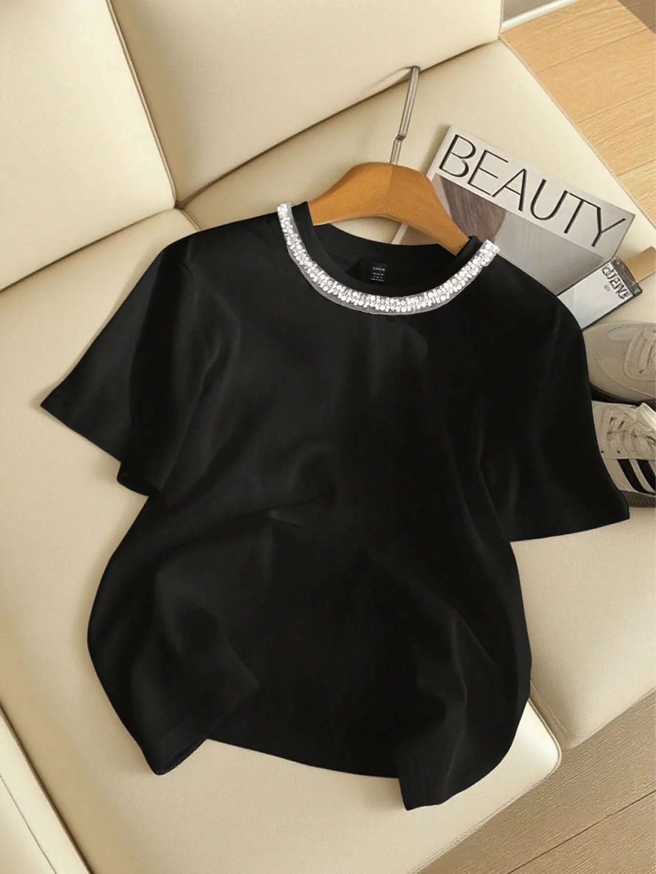 Women's Casual Studded And Chain Decor Round Neck Short Sleeve T-Shirt shein