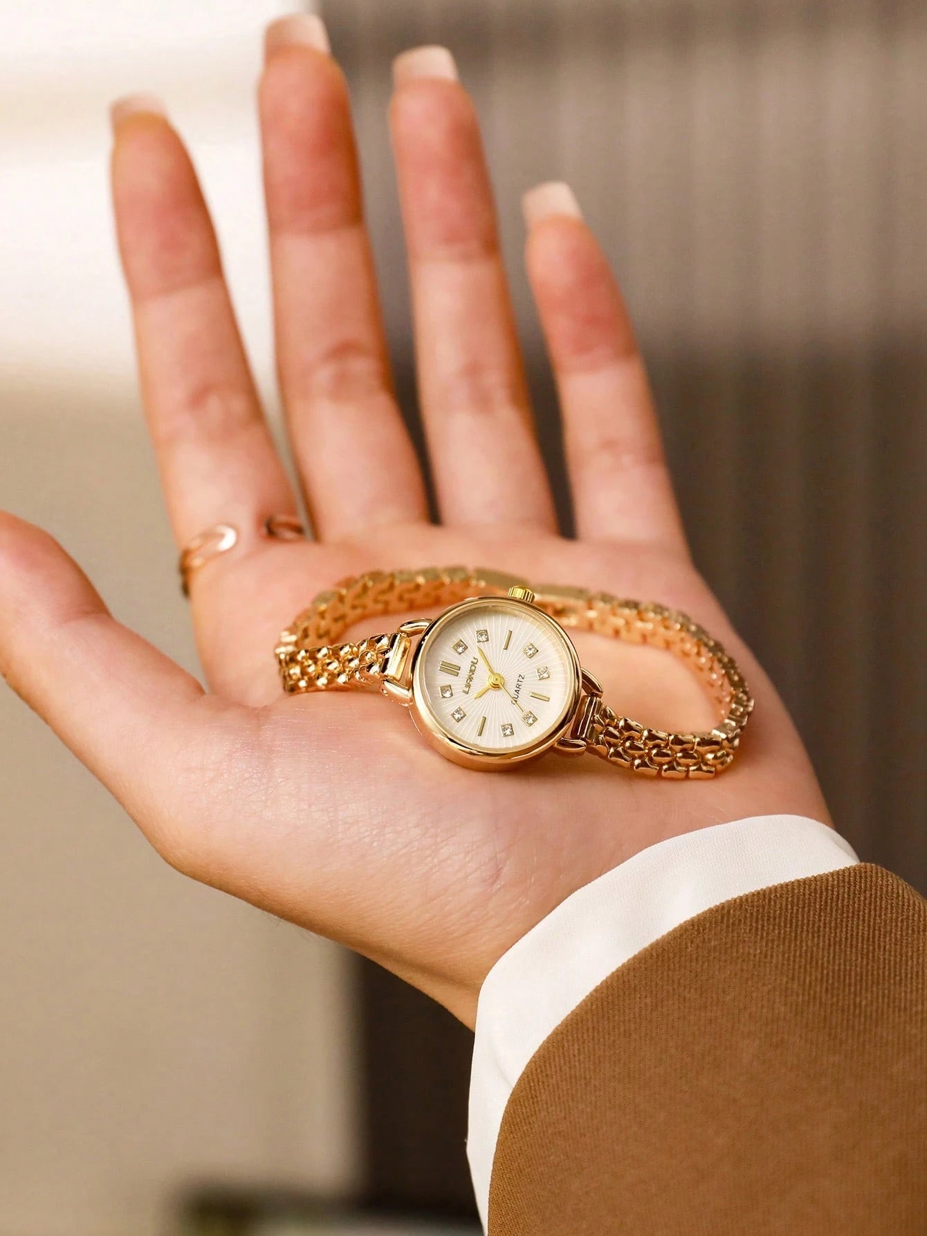 1 New Fashion Golden Bracelet Women's Watch