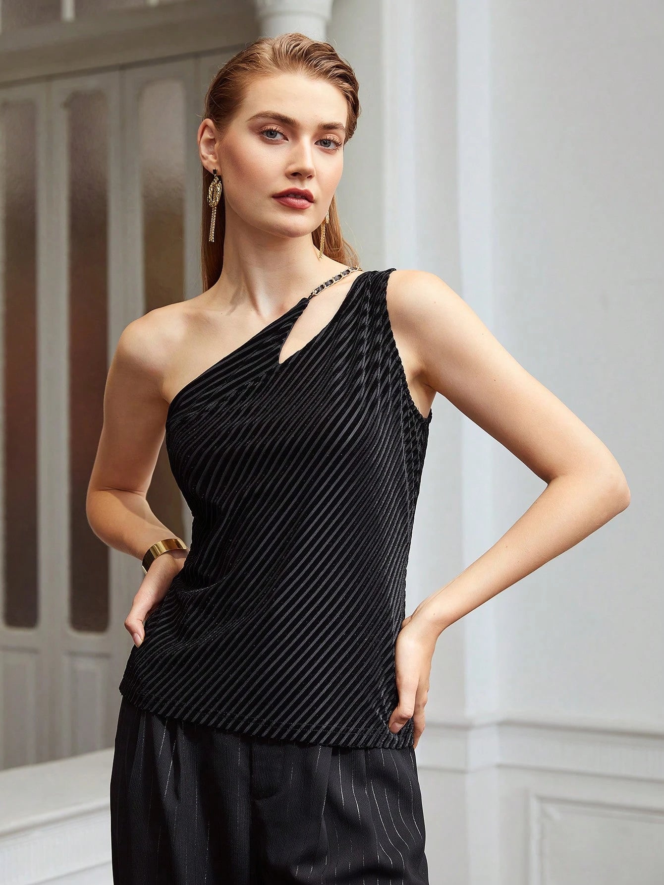MOTF PREMIUM ASYMMETRICAL VELVET CHAIN TOP shein