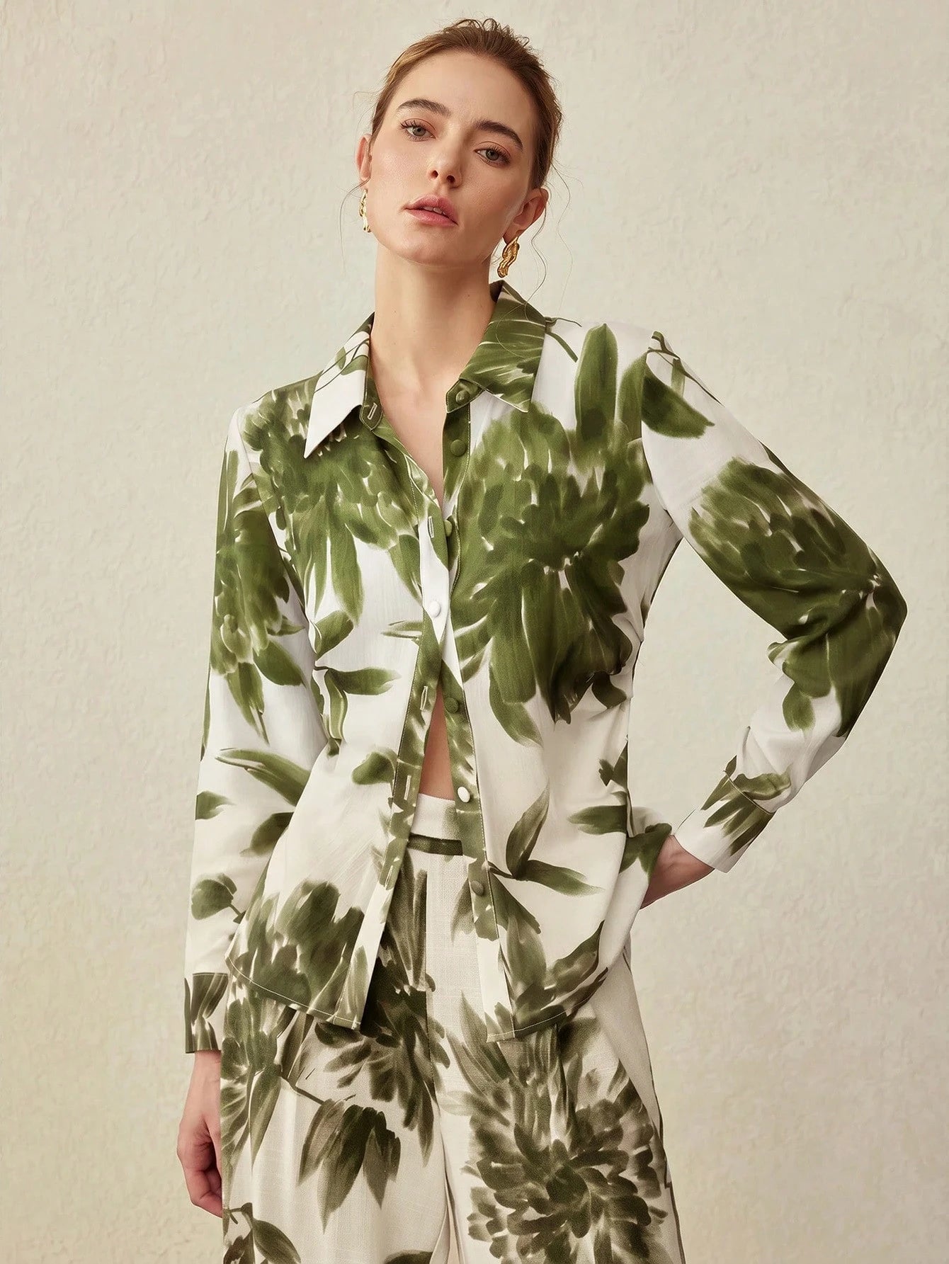 MOTF PREMIUM LINEN MINIMALIST FLORAL PRINT FITTED SHIRT