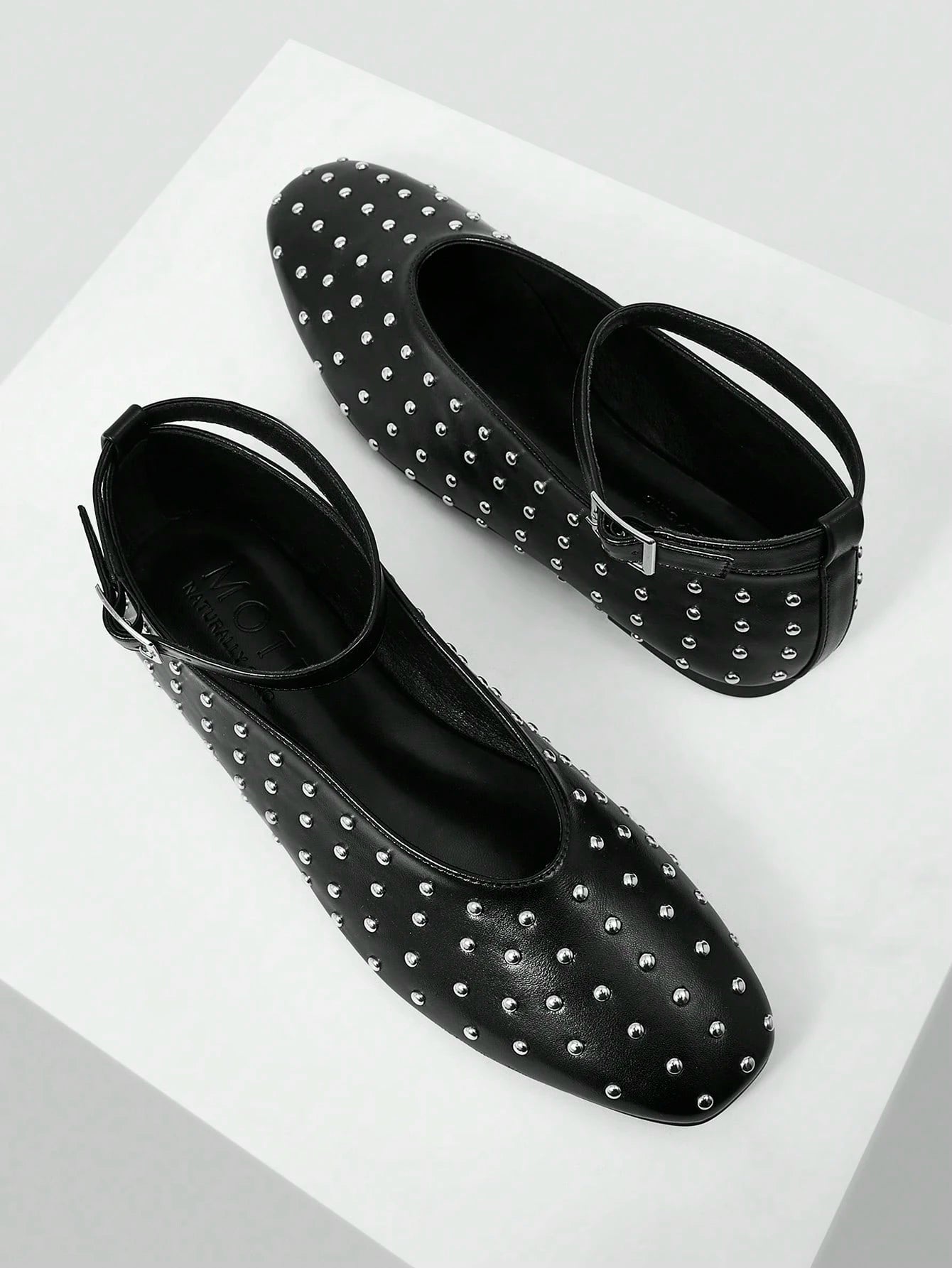 MOTF PREMIUM FASHION STUDDED FLAT SLIP-ON SPRING SHOES shein