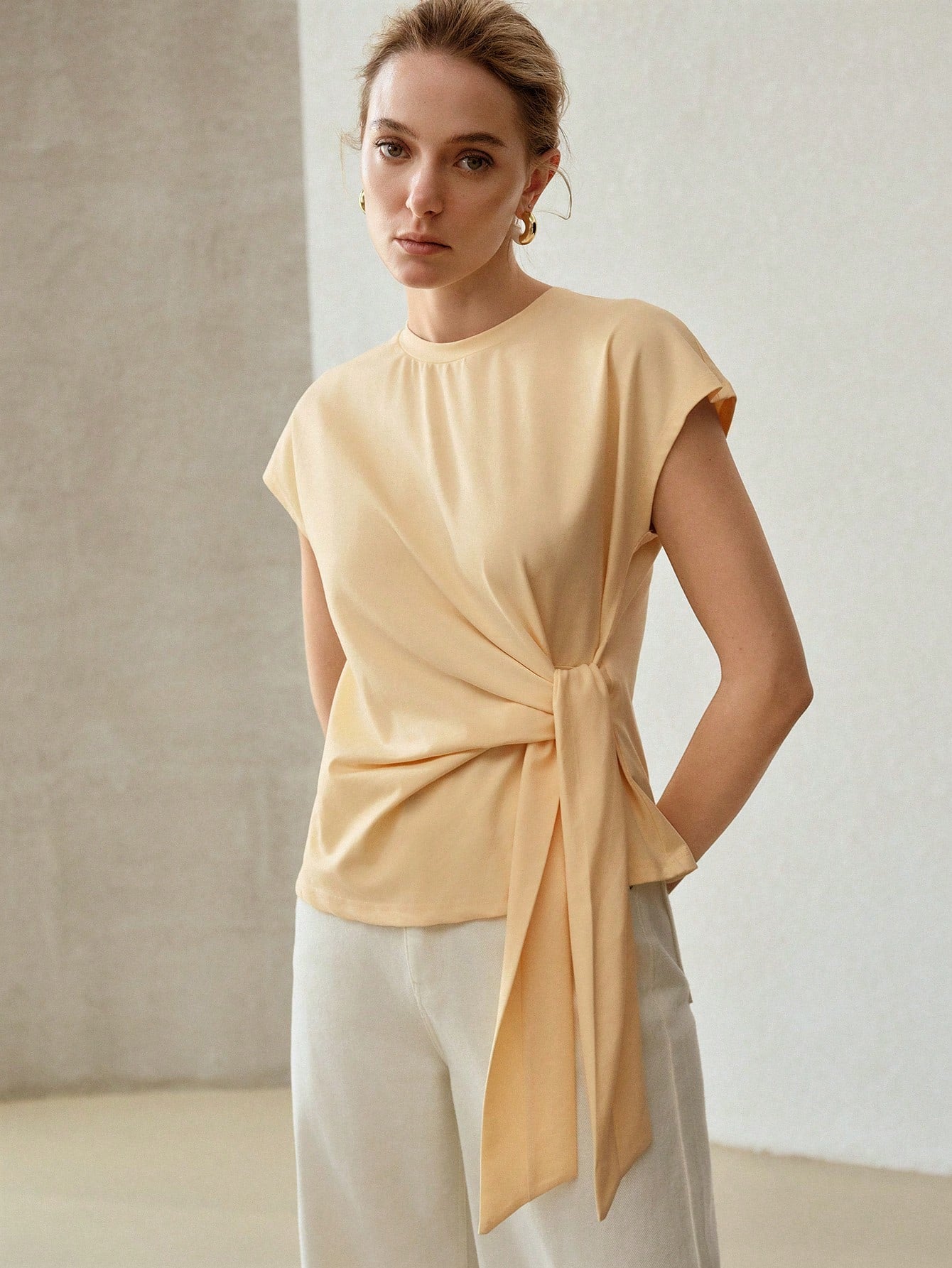 PREMIUM KNOT FRONT CAP SLEEVE T-SHIRT shein