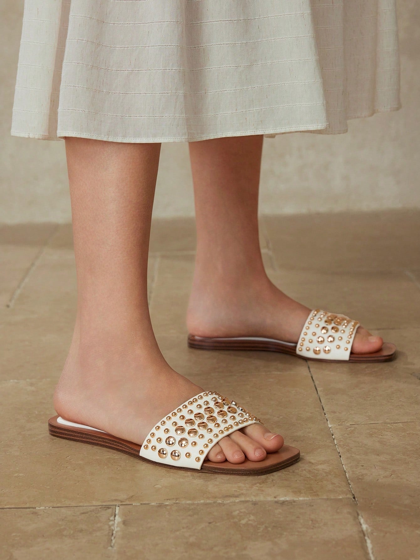 MOTF PREMIUM SQUARE TOE CONTRAST TRIM STUDDED FLAT SANDALS shein