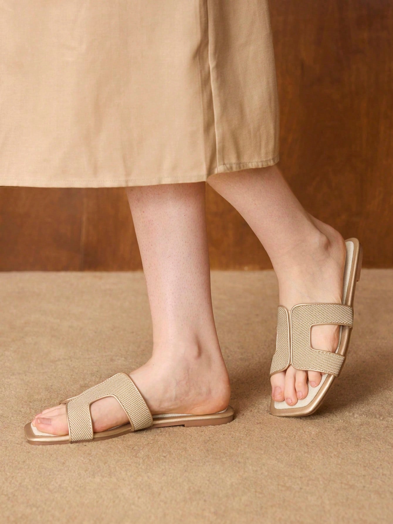 PREMIUM SQUARE TOE CONTRAST TRIM FLAT SANDALS shein