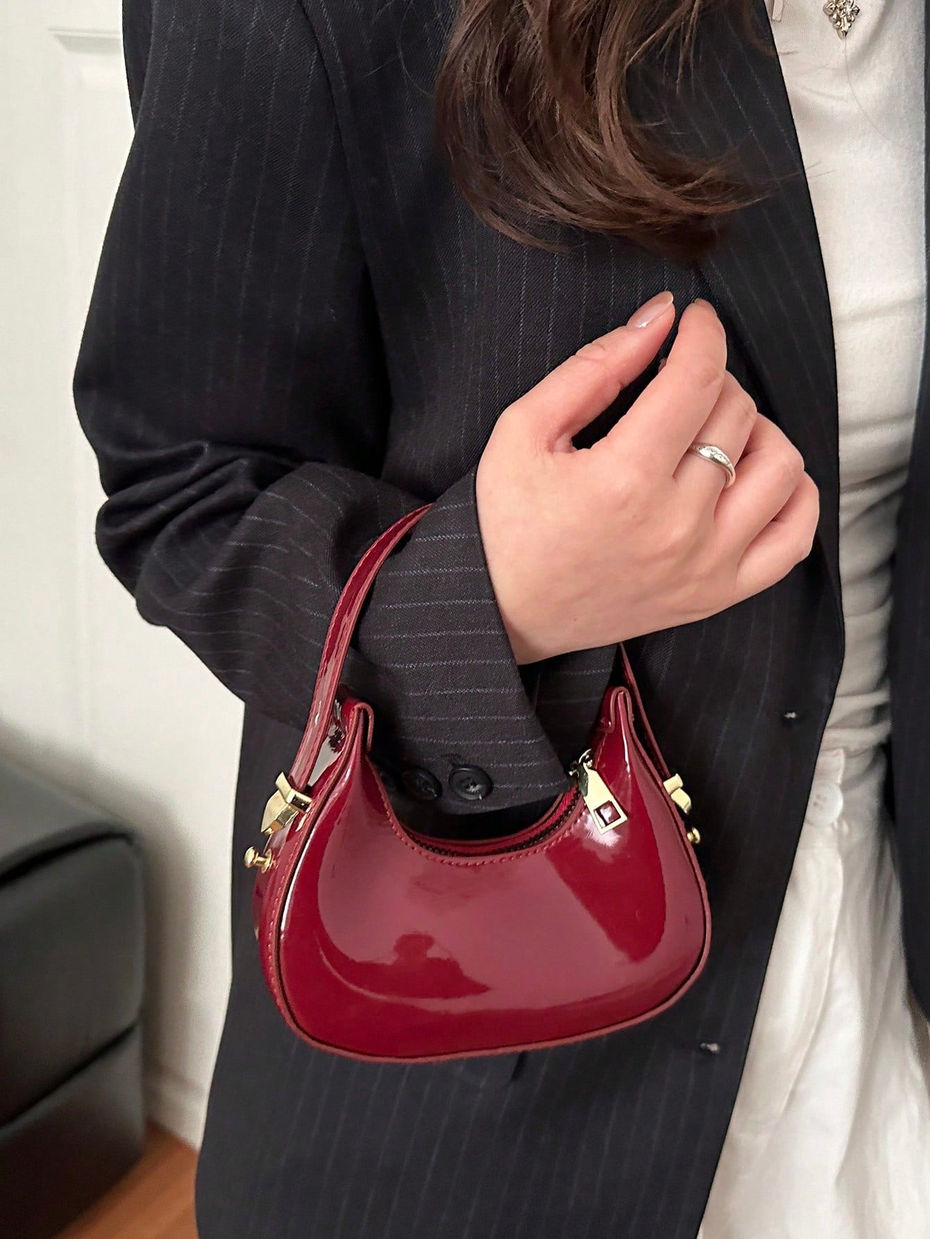 Fashionable High-Quality Lightweight Crescent Shaped Shoulder Bag shein