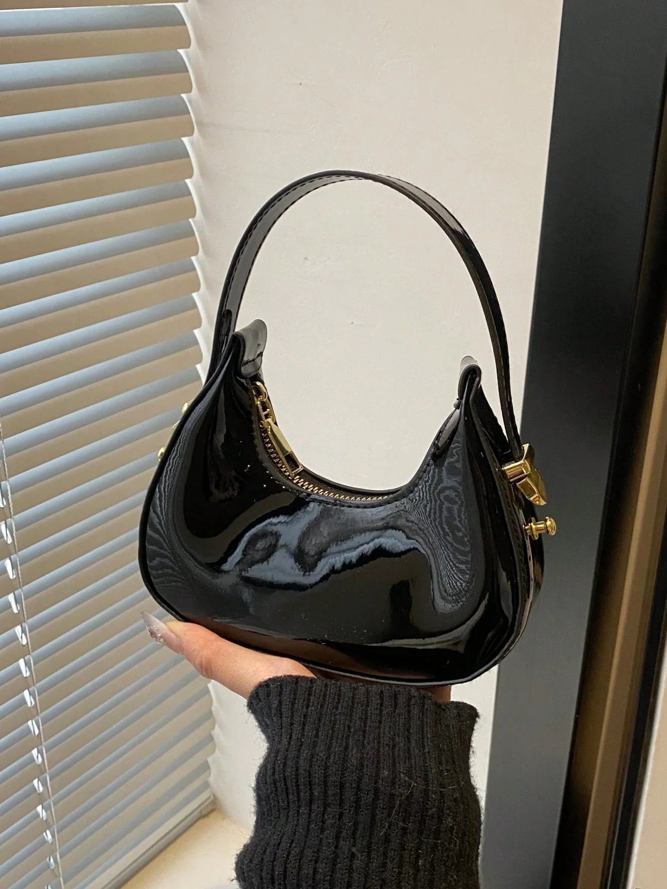 Fashionable High-Quality Lightweight Crescent Shaped Shoulder Bag shein