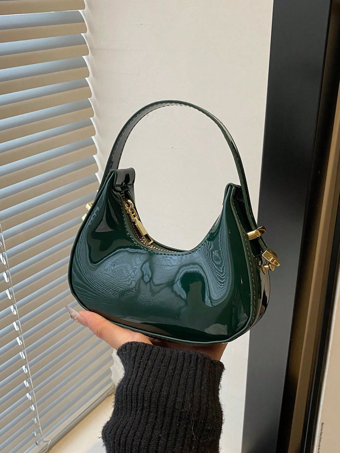 Fashionable High-Quality Lightweight Crescent Shaped Shoulder Bag shein