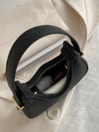 Fashionable High-Quality Lightweight Crescent Shaped Shoulder Bag shein