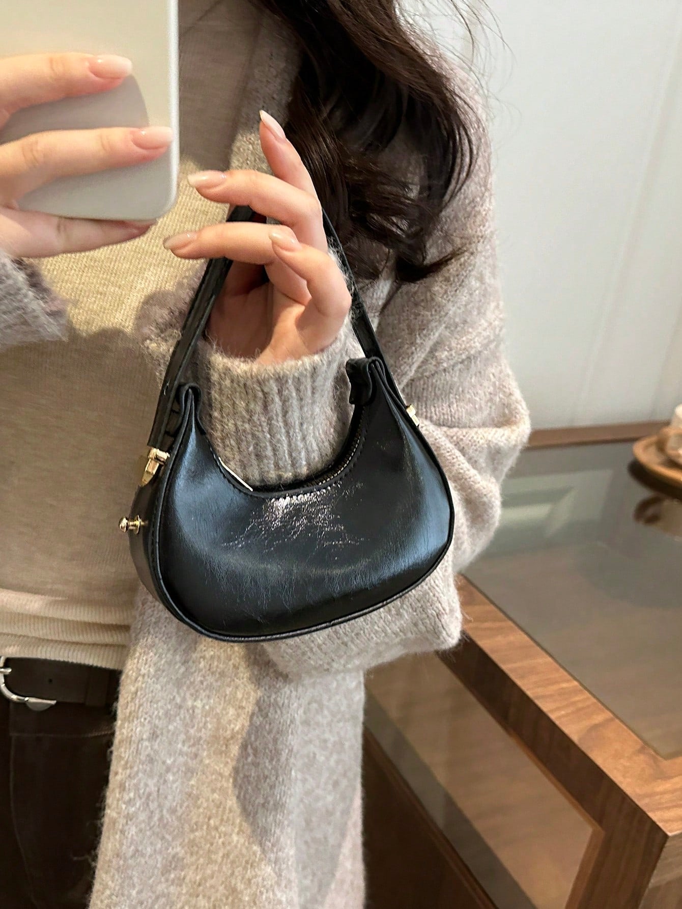Fashionable High-Quality Lightweight Crescent Shaped Shoulder Bag shein