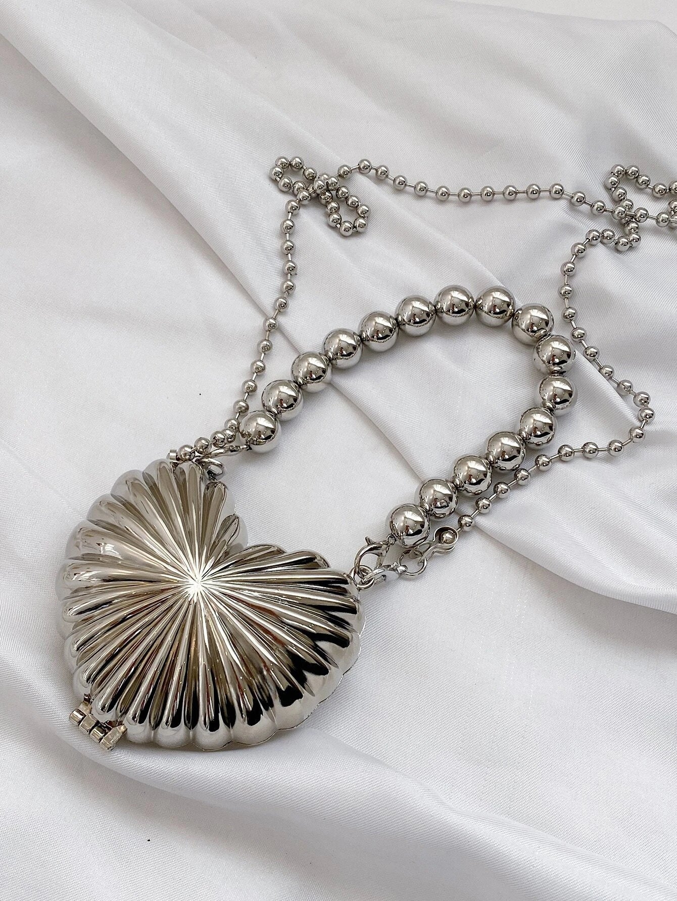 Mini Heart Design Novelty Bag with Metallic Funky Top Handle shein