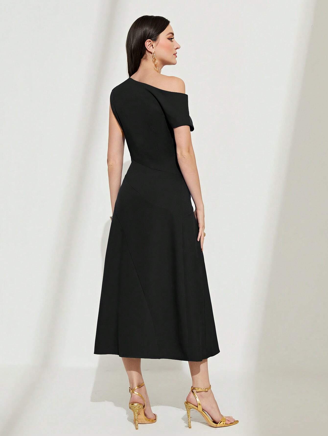 Modely Solid Asymmetrical Neck Dress shein