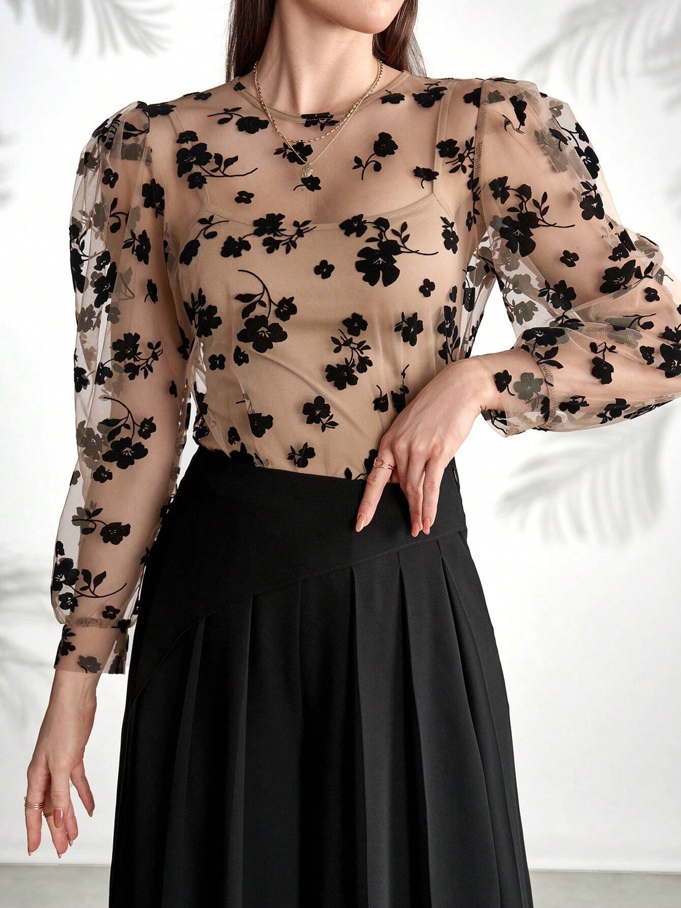 Modelyn Ladies' Round Neck Floral Pattern Vacation Style Long Sleeve Top shein