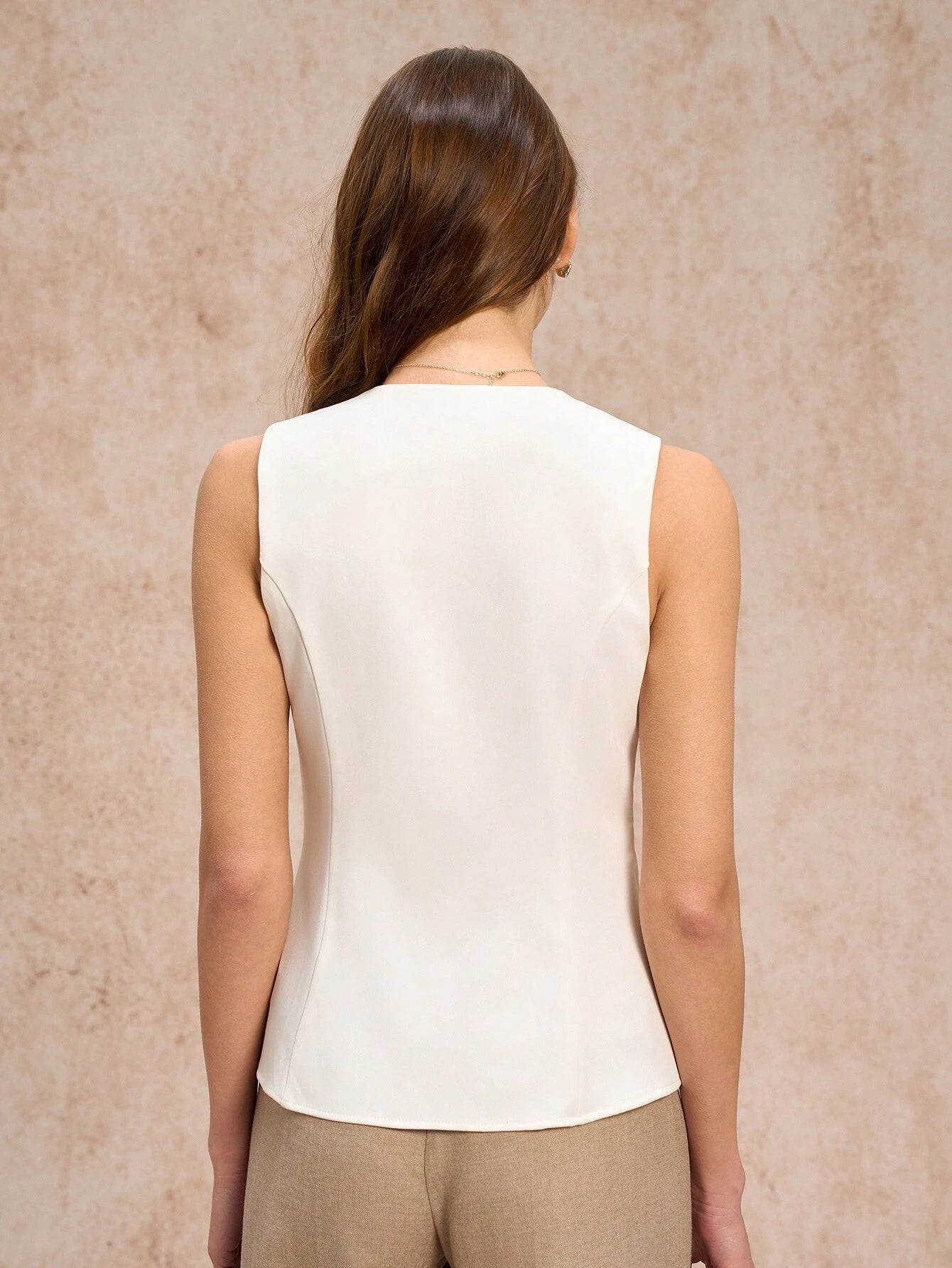 Women's Solid Color Button-Front Round Neck Sleeveless Blouse