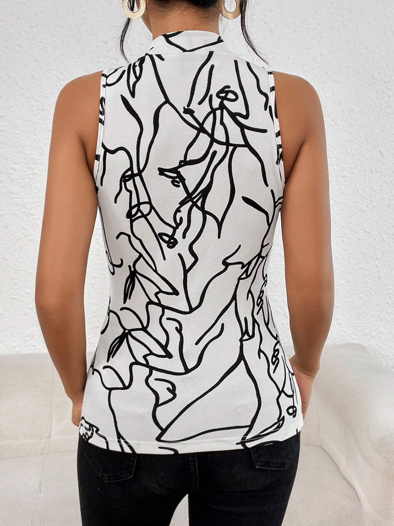 Privé Graphic Print Mock Neck Tank Top shein