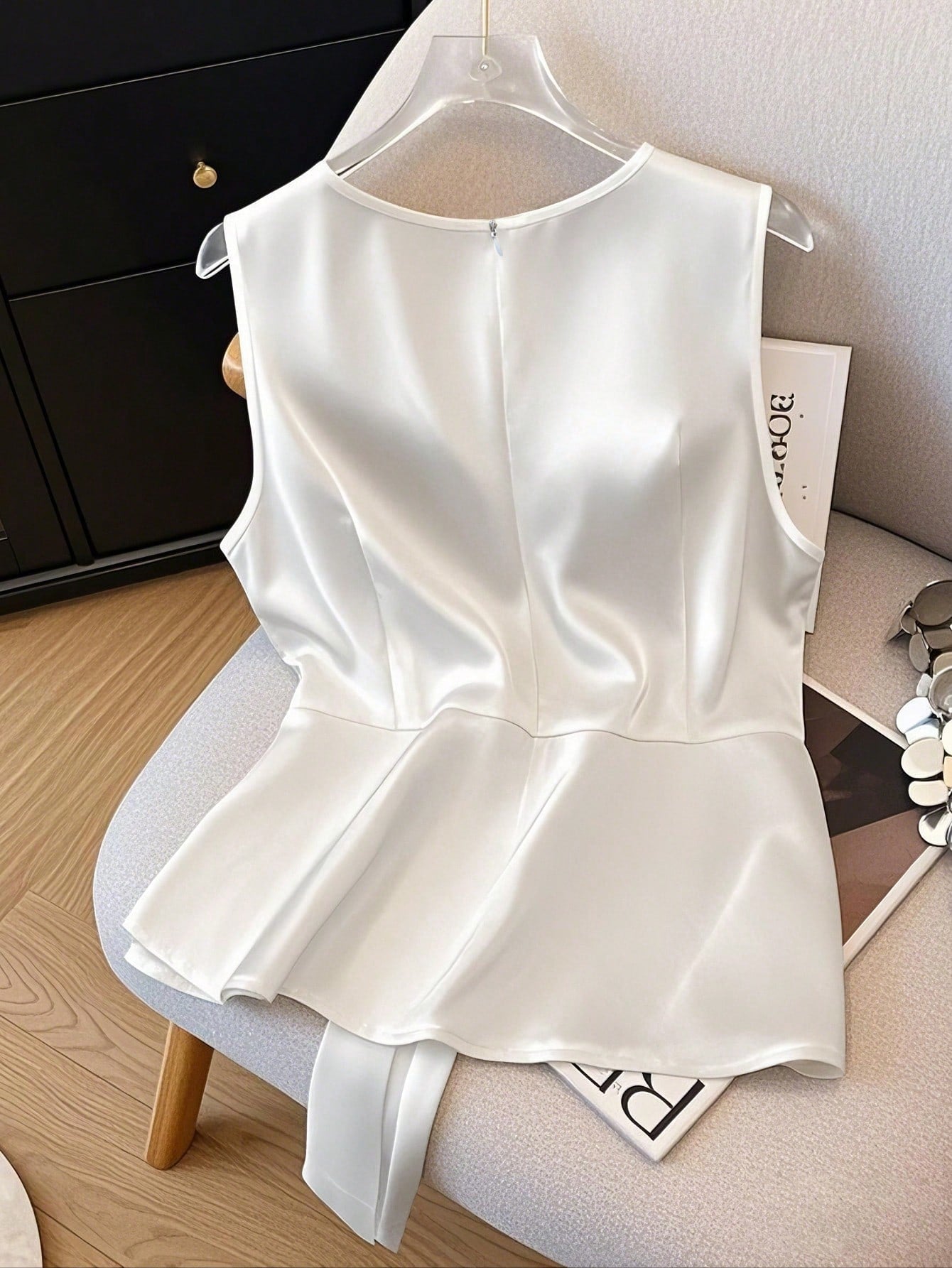 Women's V-Neck Sleeveless Waist Tie Bow Decor Simple Solid Elegant Design Camisole Tank Top shein