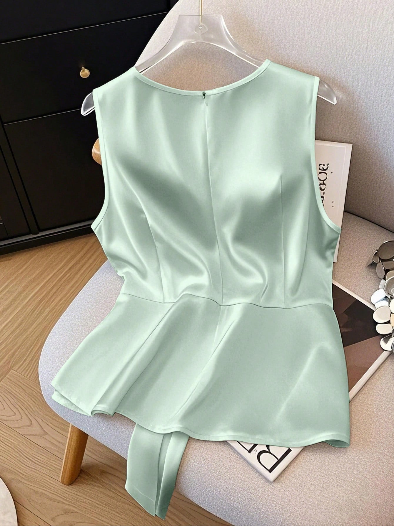 Women's V-Neck Sleeveless Waist Tie Bow Decor Simple Solid Elegant Design Camisole Tank Top shein