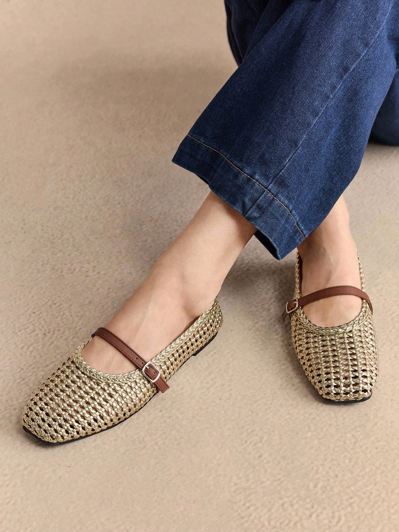 Elegant Hollow-Out Flat Shoes