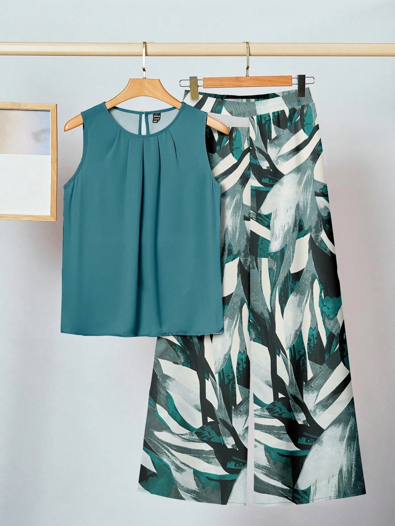 2pcs Women Casual Floral Print Outfit Set shein