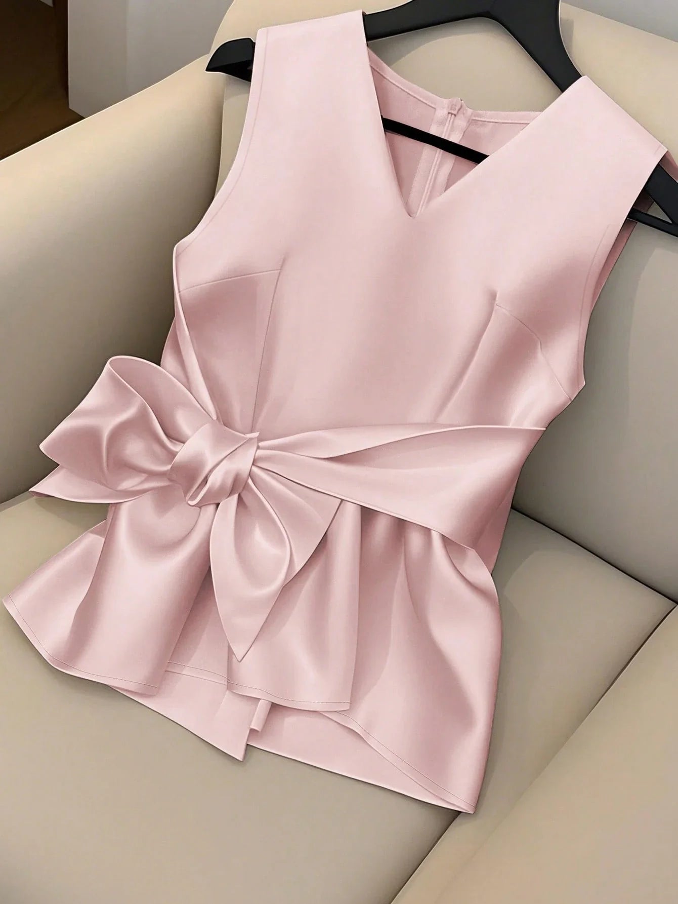 Women's V-Neck Sleeveless Waist Tie Bow Decor Simple Solid Elegant Design Camisole Tank Top shein