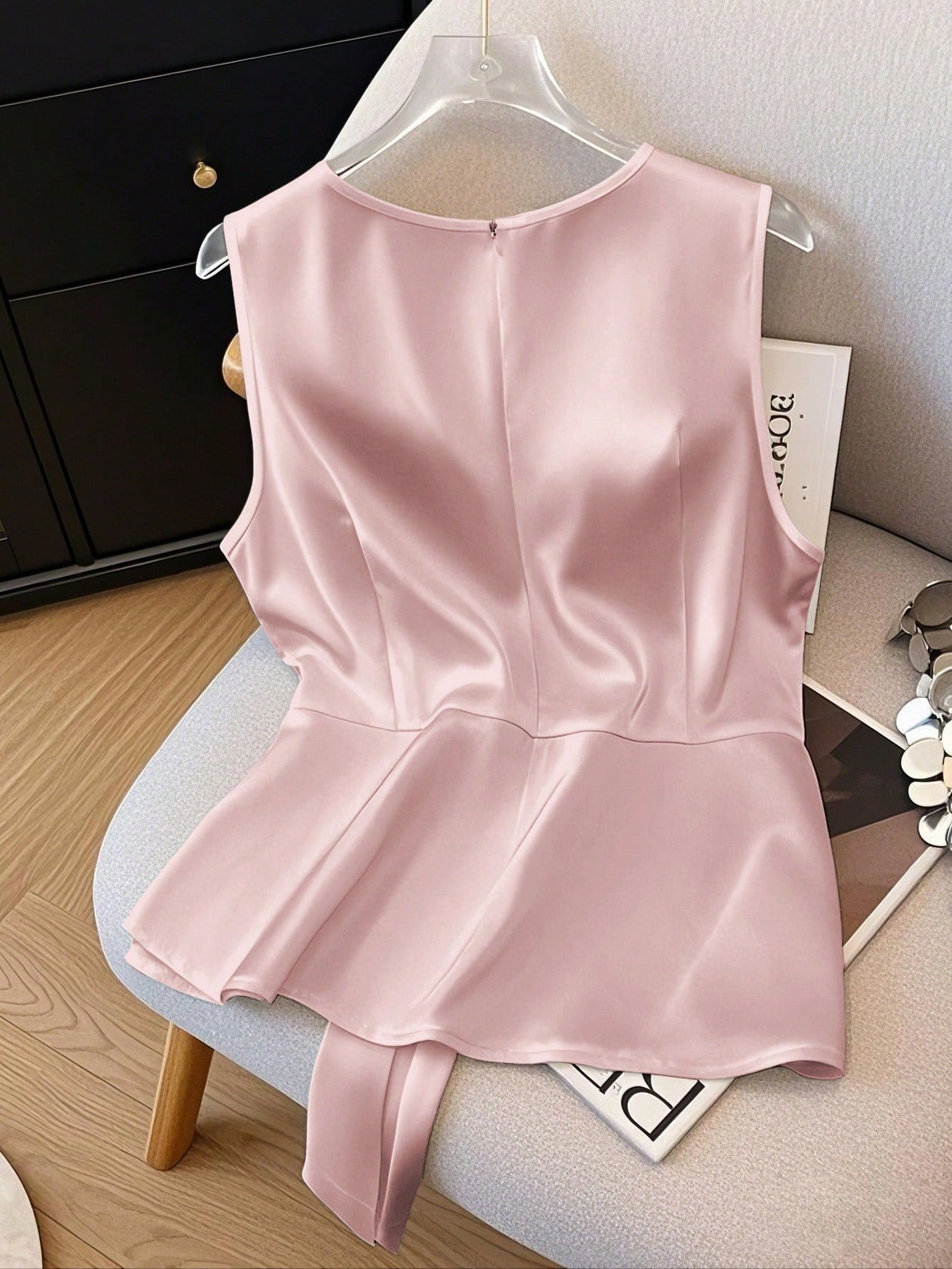 Women's V-Neck Sleeveless Waist Tie Bow Decor Simple Solid Elegant Design Camisole Tank Top shein