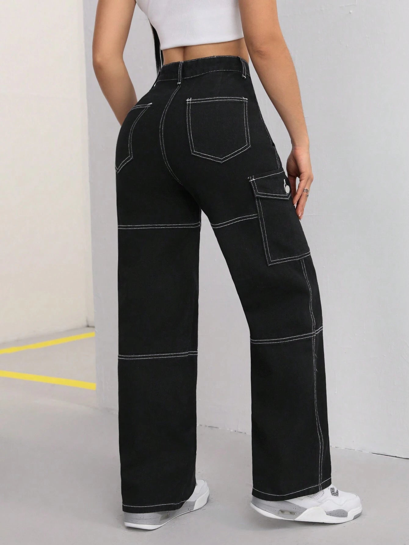 Color Stitching Loose Fit Straight-Leg Jeans shein