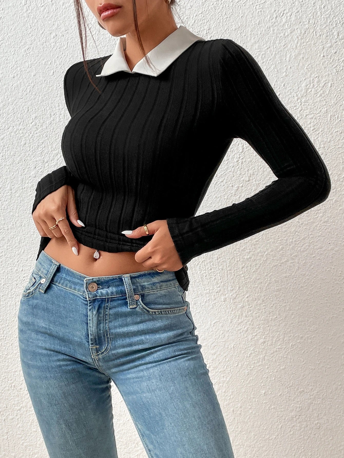 Privé Contrast Collar Keyhole Back Tee