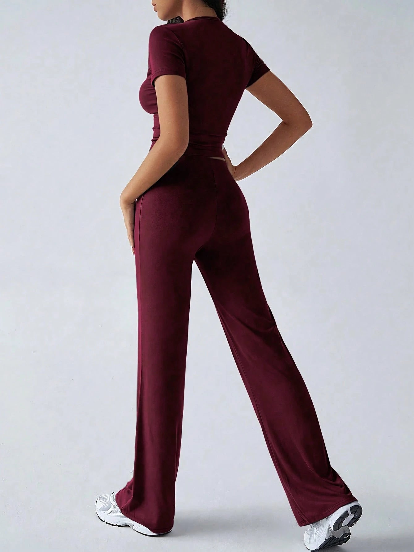 Women's Fashionable Navel-Baring Short-Sleeved Tops, Slim-Fitting Lace-Up Flared Pants shein