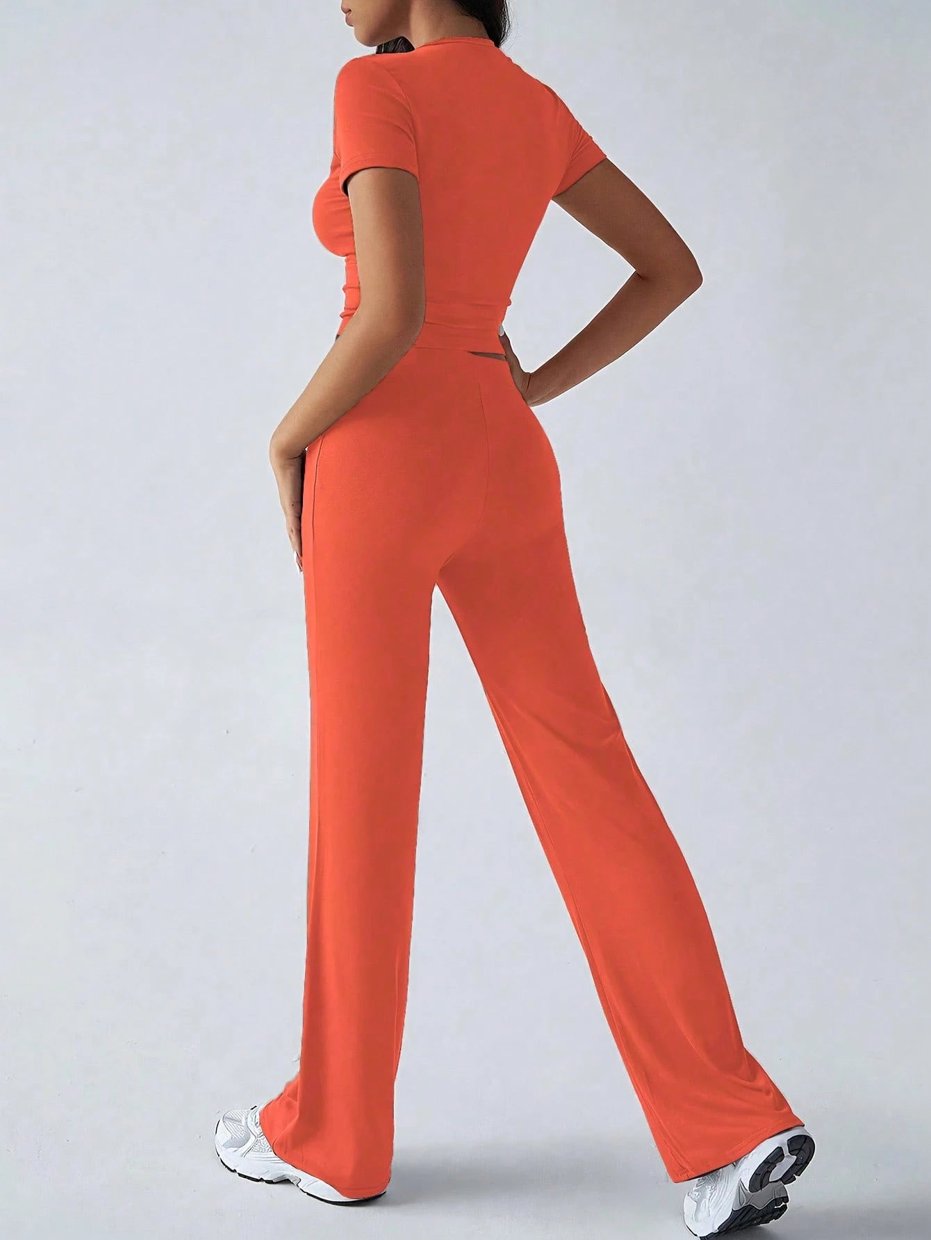 Women's Fashionable Navel-Baring Short-Sleeved Tops, Slim-Fitting Lace-Up Flared Pants shein