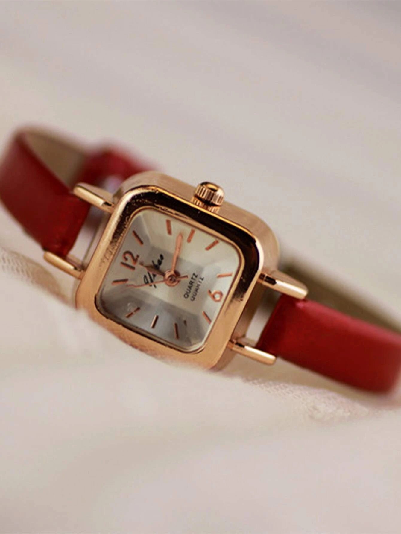 Vintage Square Pointer Quartz Watch shein