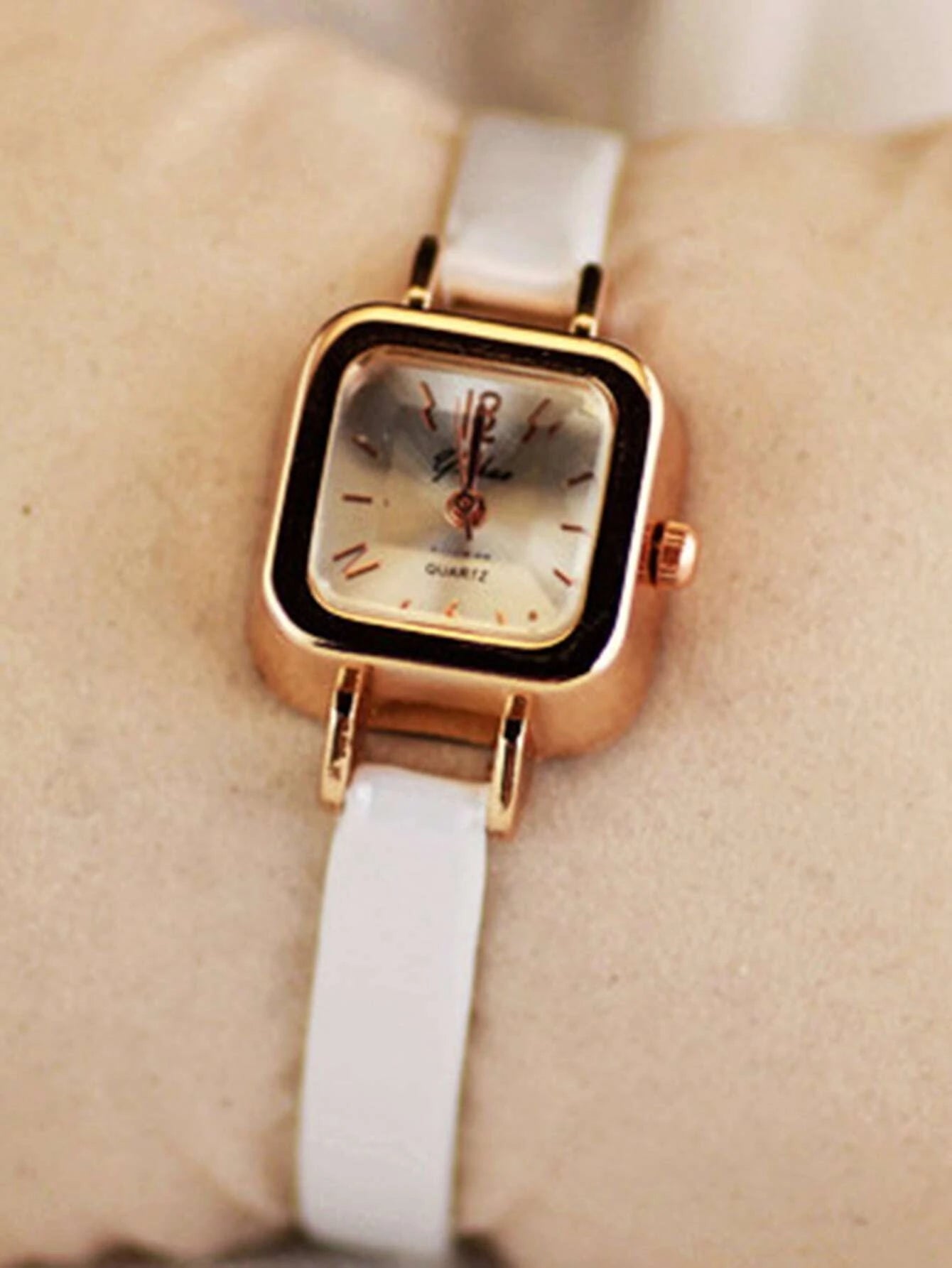 Vintage Square Pointer Quartz Watch shein