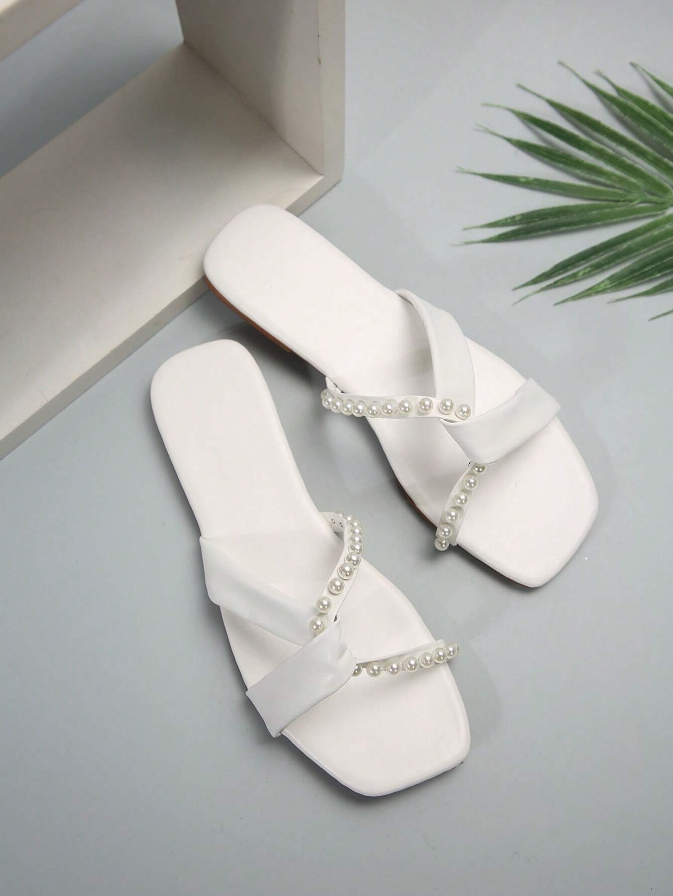 Women Rhinestone Decor Twist Detail Flat Sandals shein