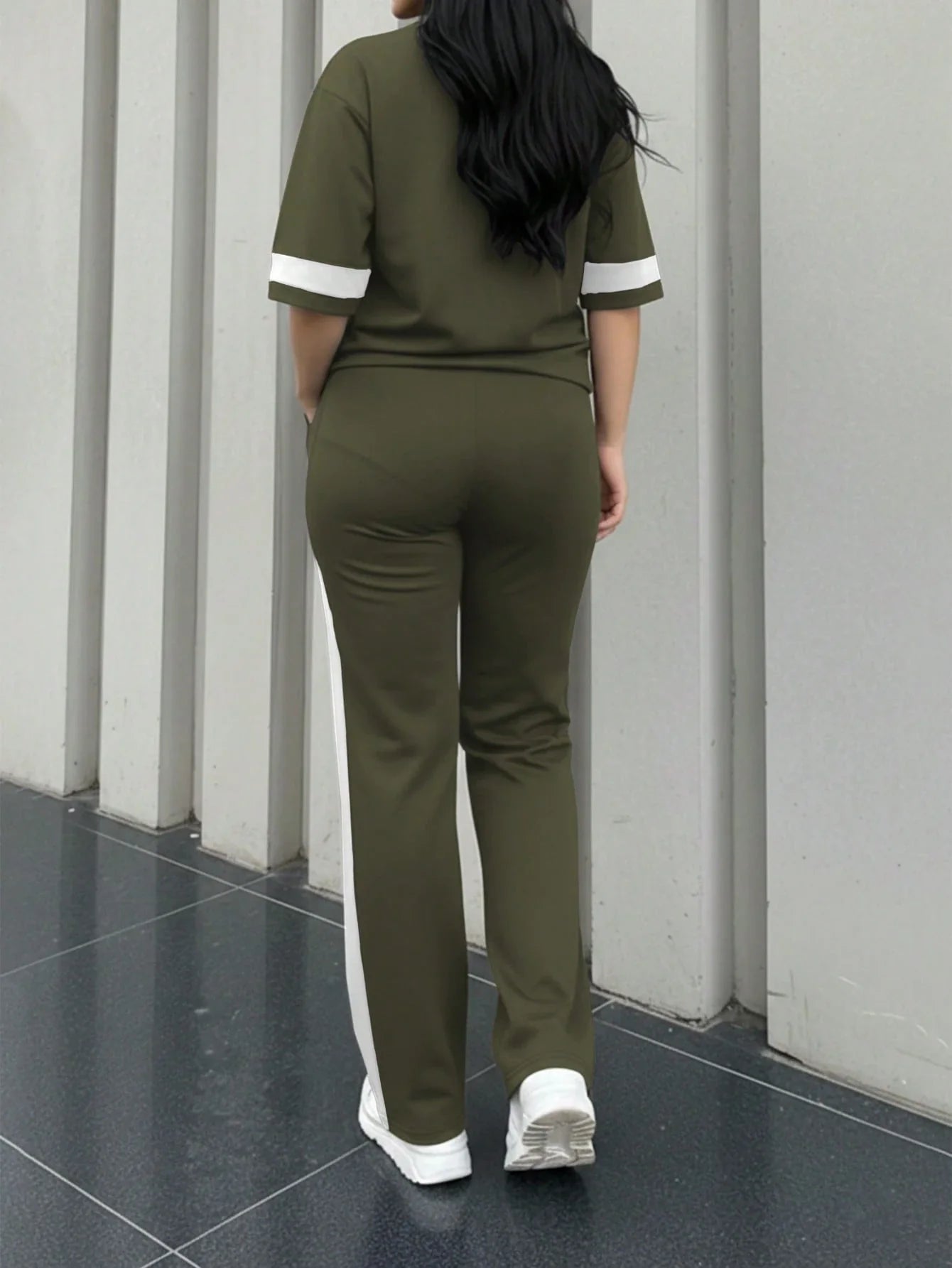 Round Neck Short Sleeve T-Shirt And Elastic Waist Loose Pants shein