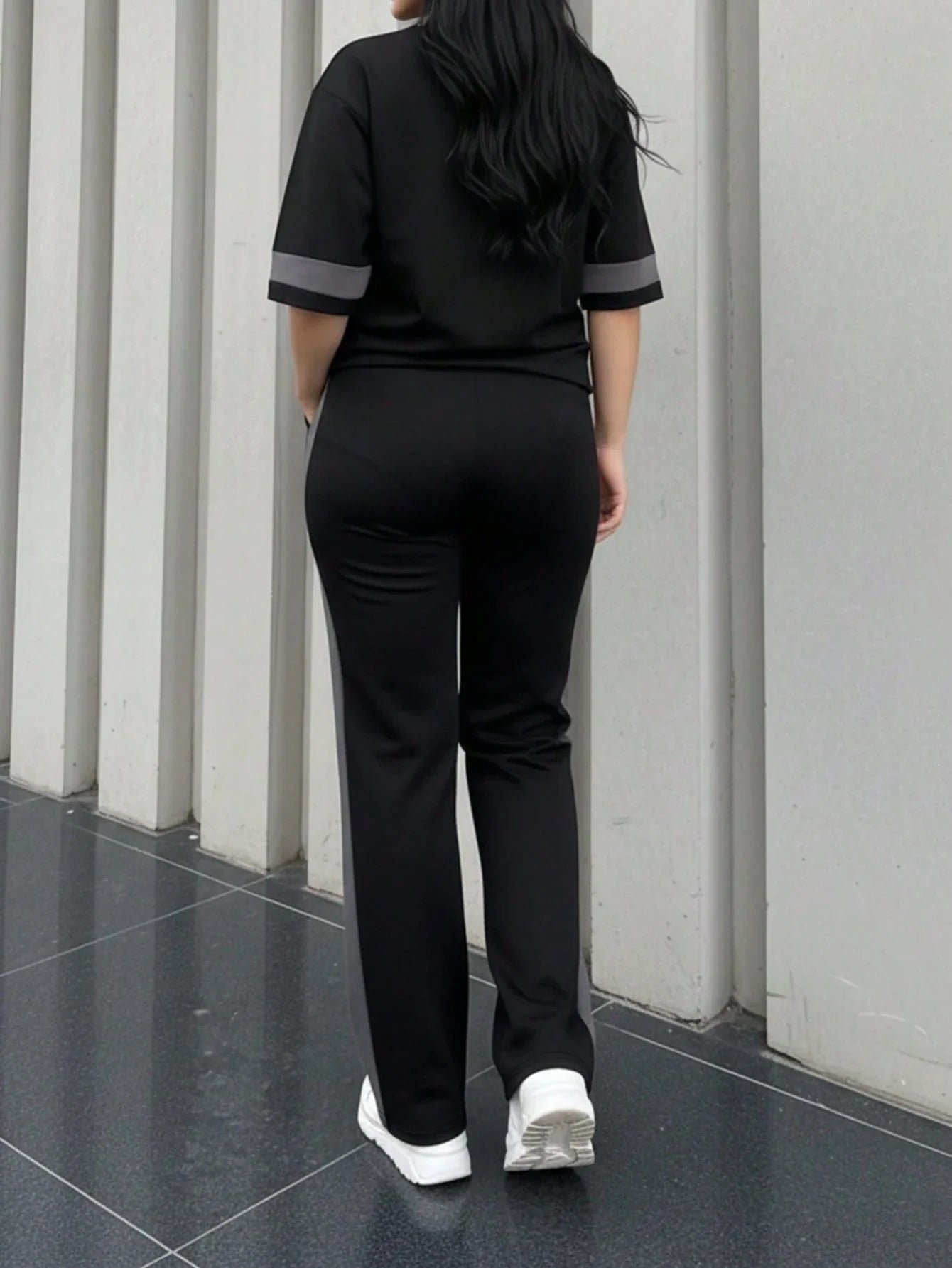 Round Neck Short Sleeve T-Shirt And Elastic Waist Loose Pants shein