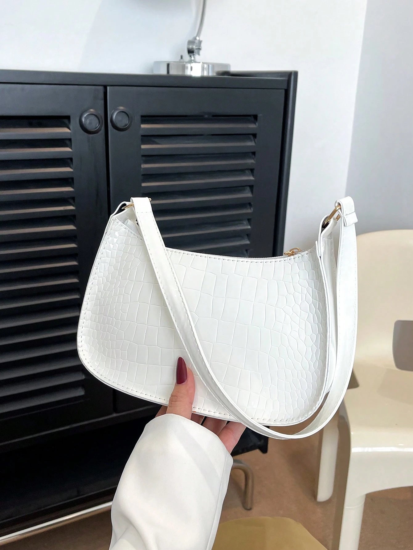 Minimalist & Elegant Embossed Shoulder Bag shein