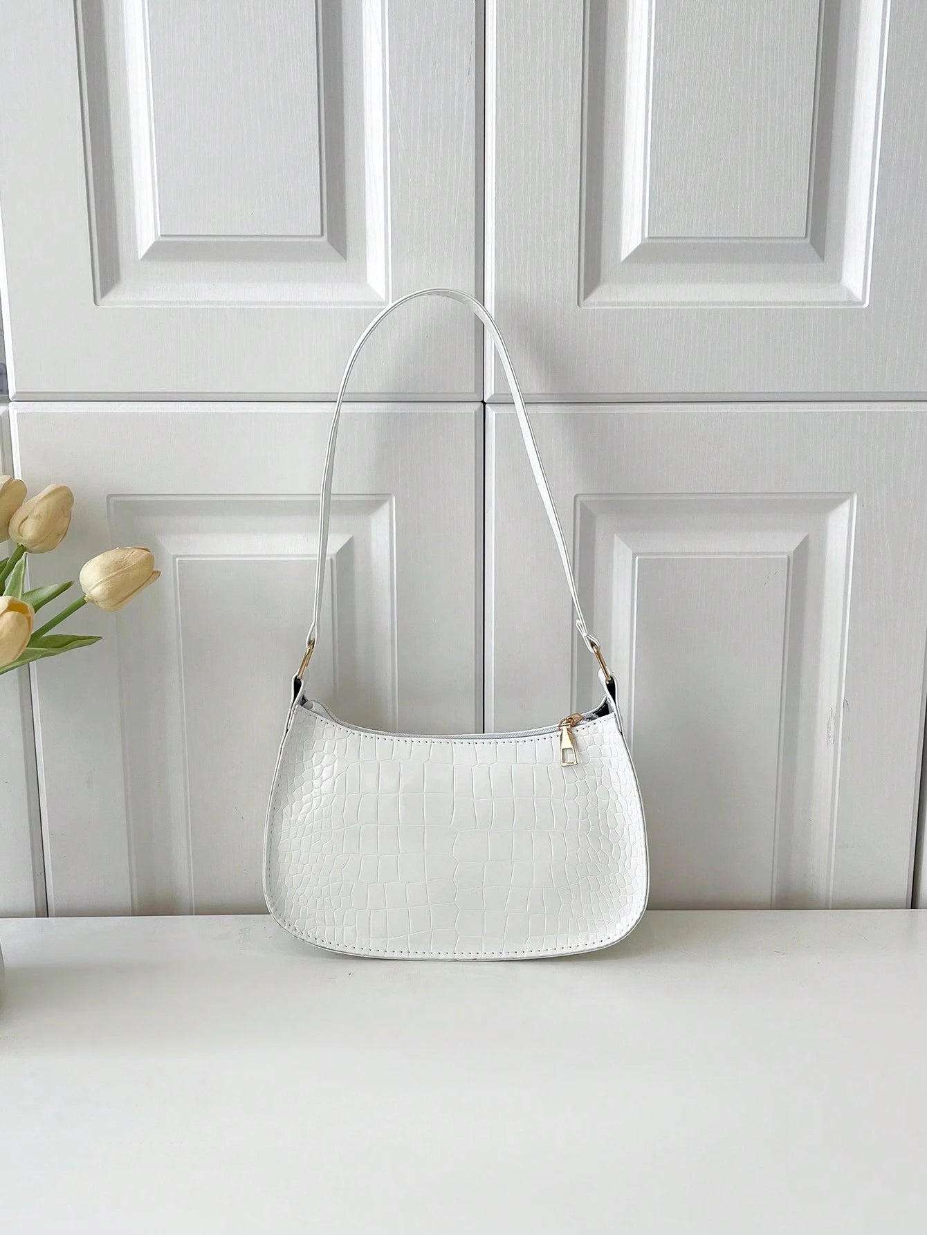 Minimalist & Elegant Embossed Shoulder Bag shein