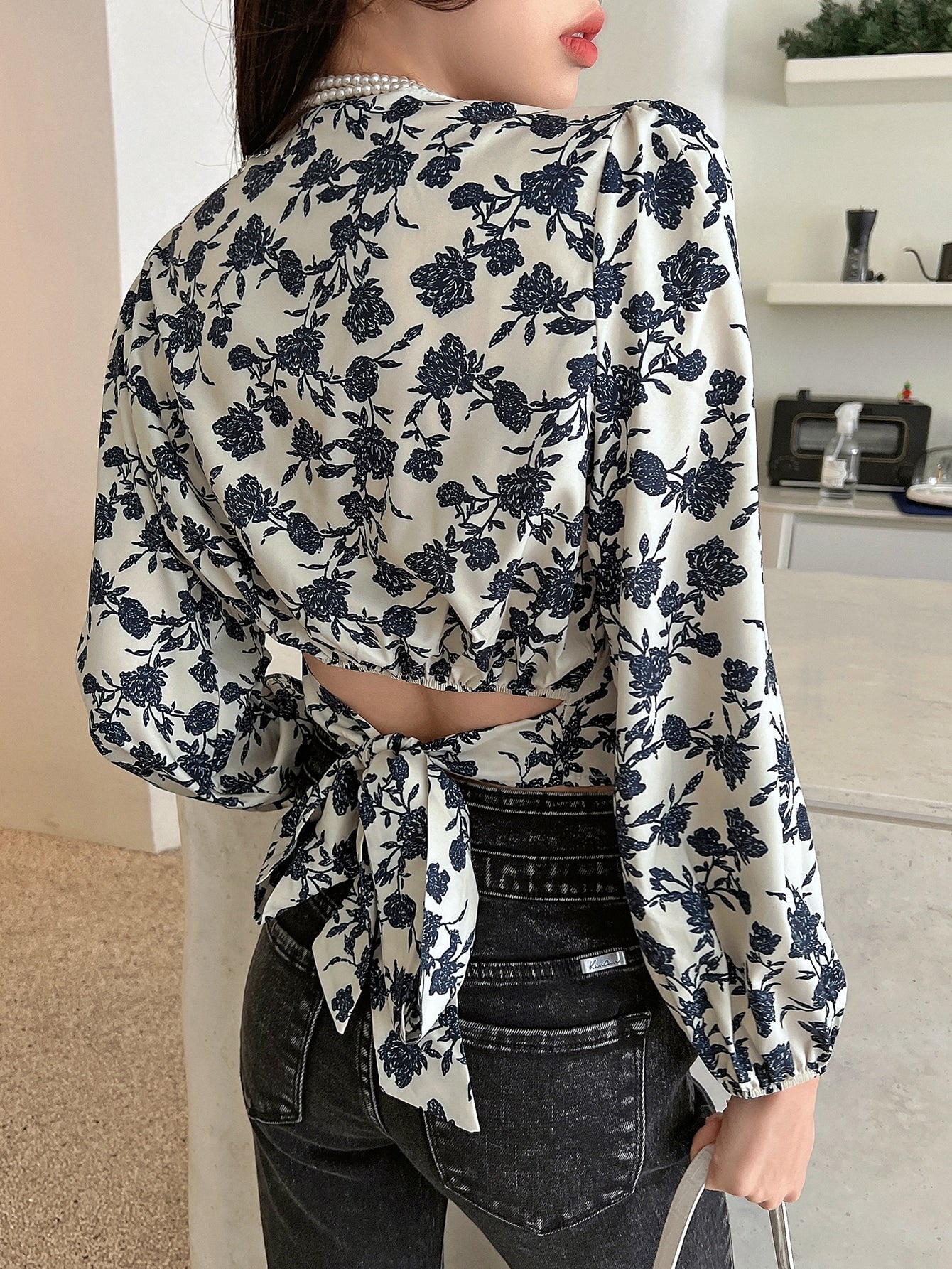 DAZY Floral Print Lantern Sleeve Crop Blouse Shein