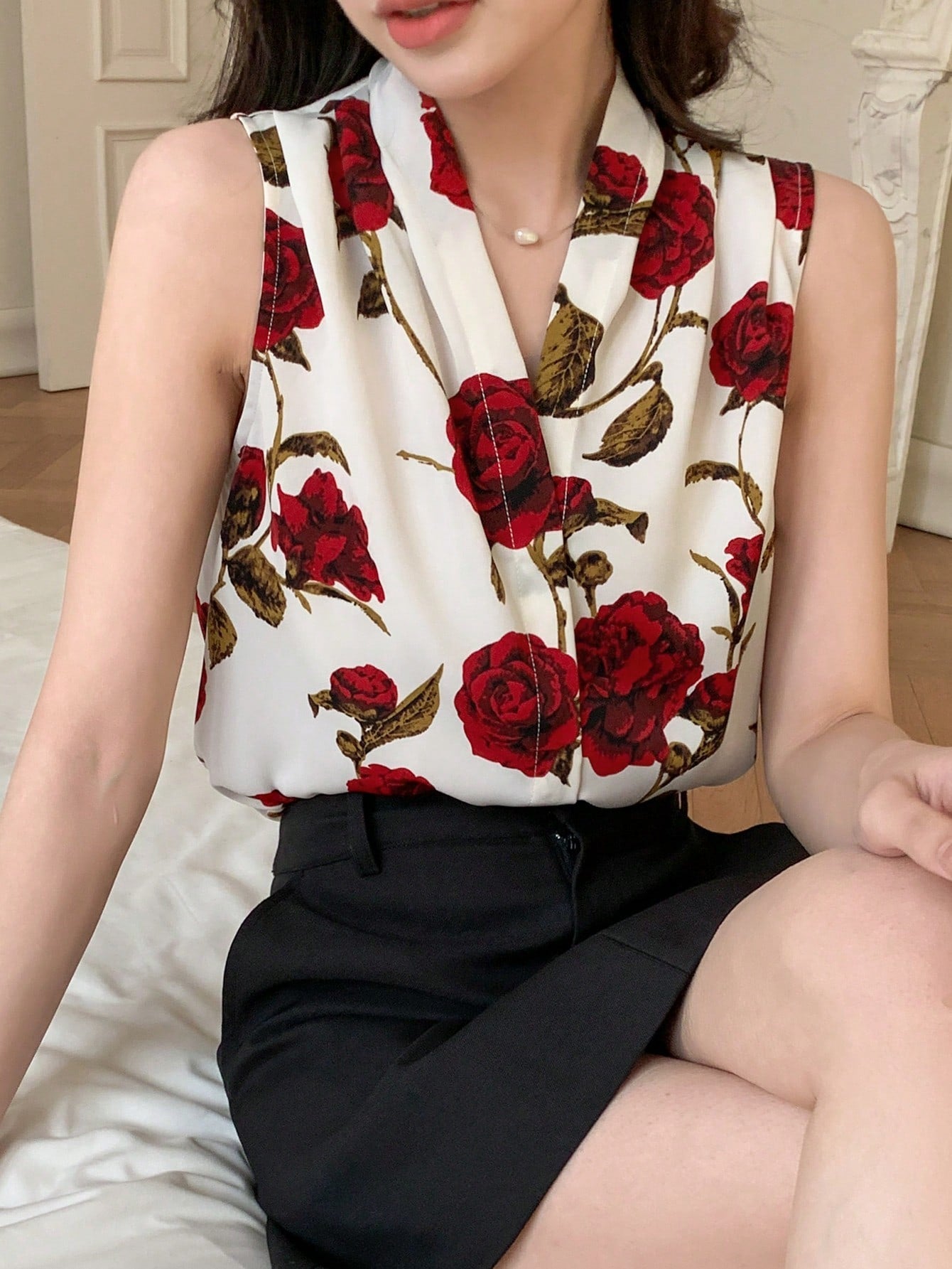 DAZY Floral Print Ruched V-neck Blouse Shein