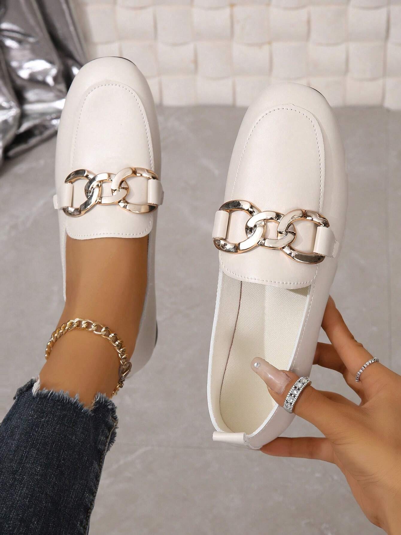 Women Chain Decor Square Toe Flats Shein